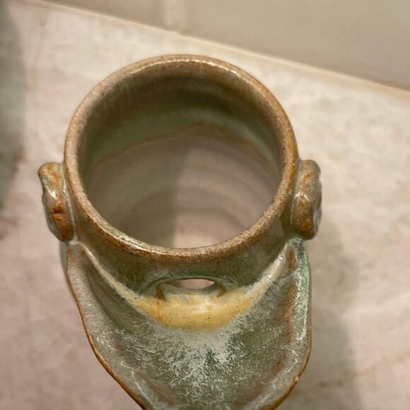 Art Pottery sake saucer green New Cond. Cup with spout .signed by Artist - Picture 2 of 12